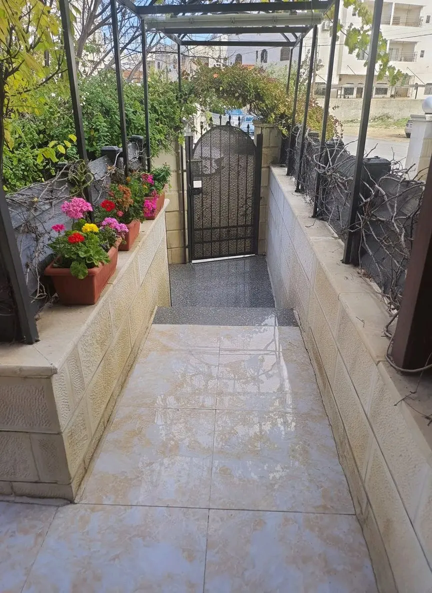 شقة ارضية للبيع في المقابلين