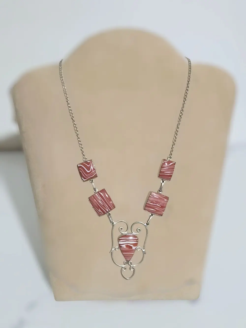 القلادة الفريدة