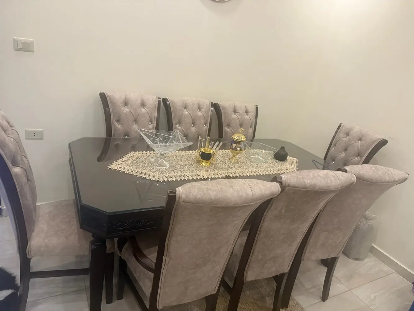 طاولة سفره ٨ كراسي للبيع