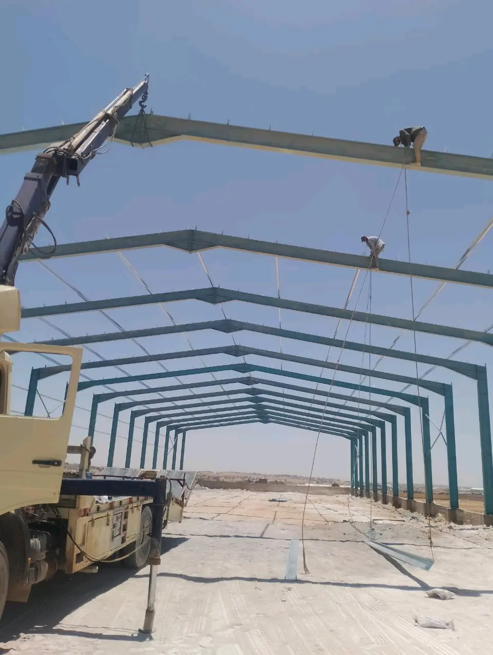 بناء الهناجر و الهياكل المعدنية و المباني الحديدية و المكاتب و الابنية متعددة ال