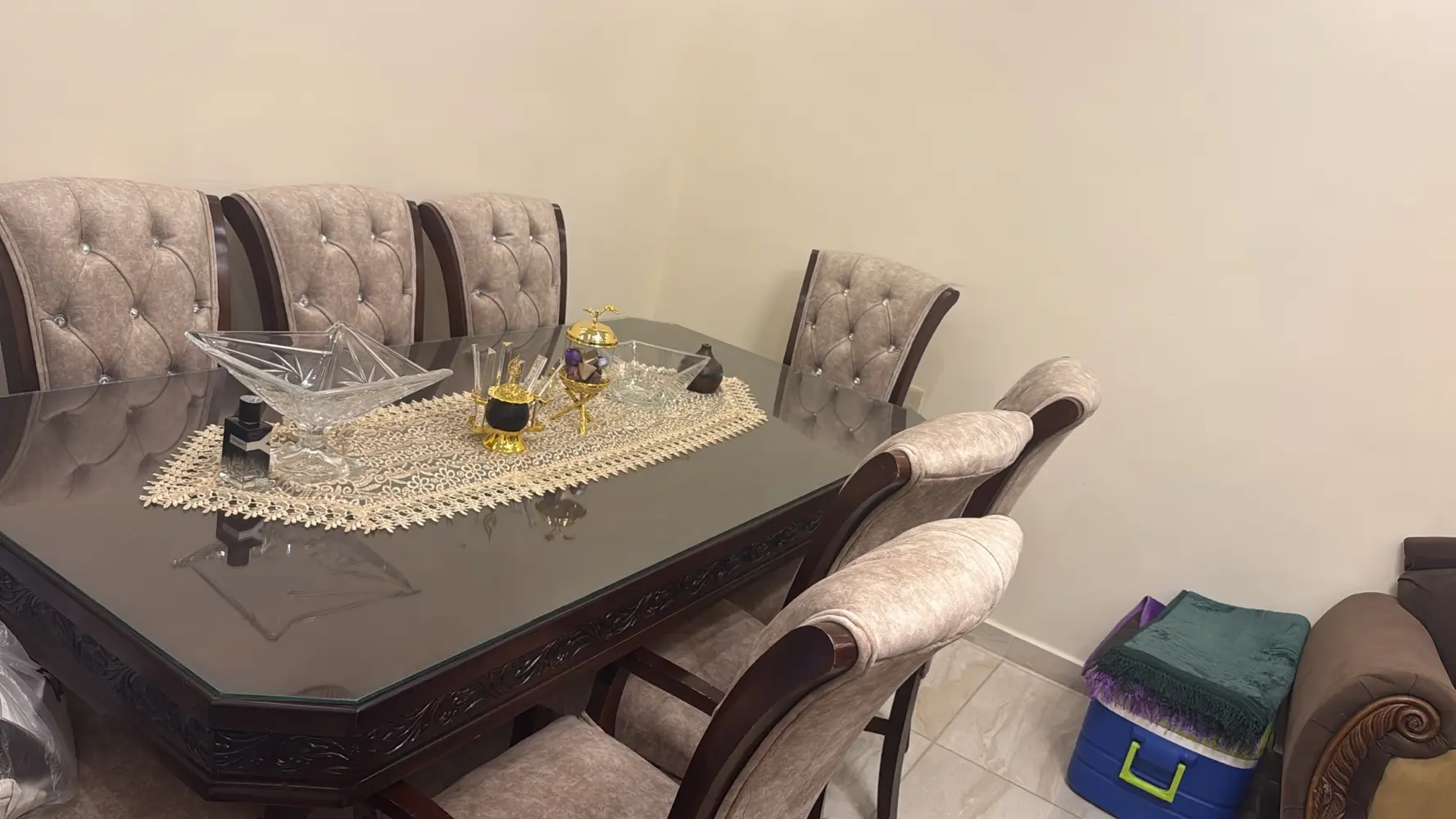 طاولة سفره ٨ كراسي للبيع