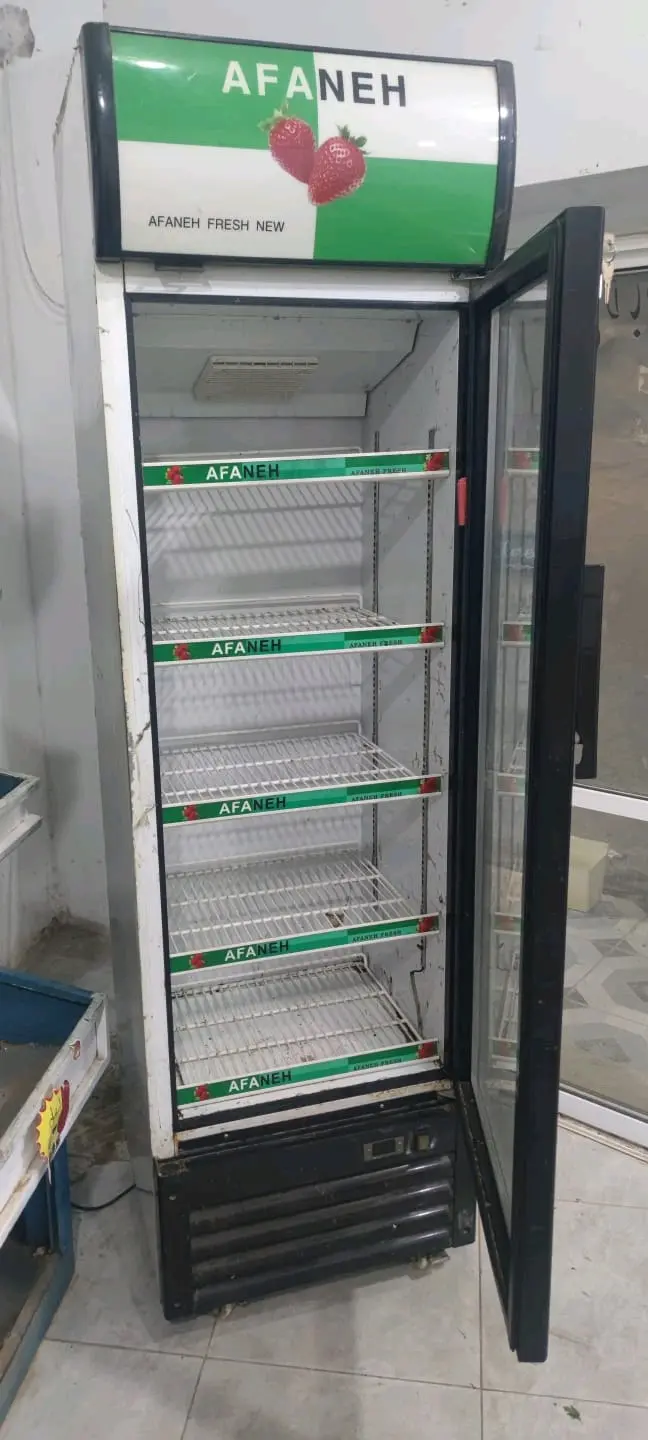 ثلاجة عرض للبيع