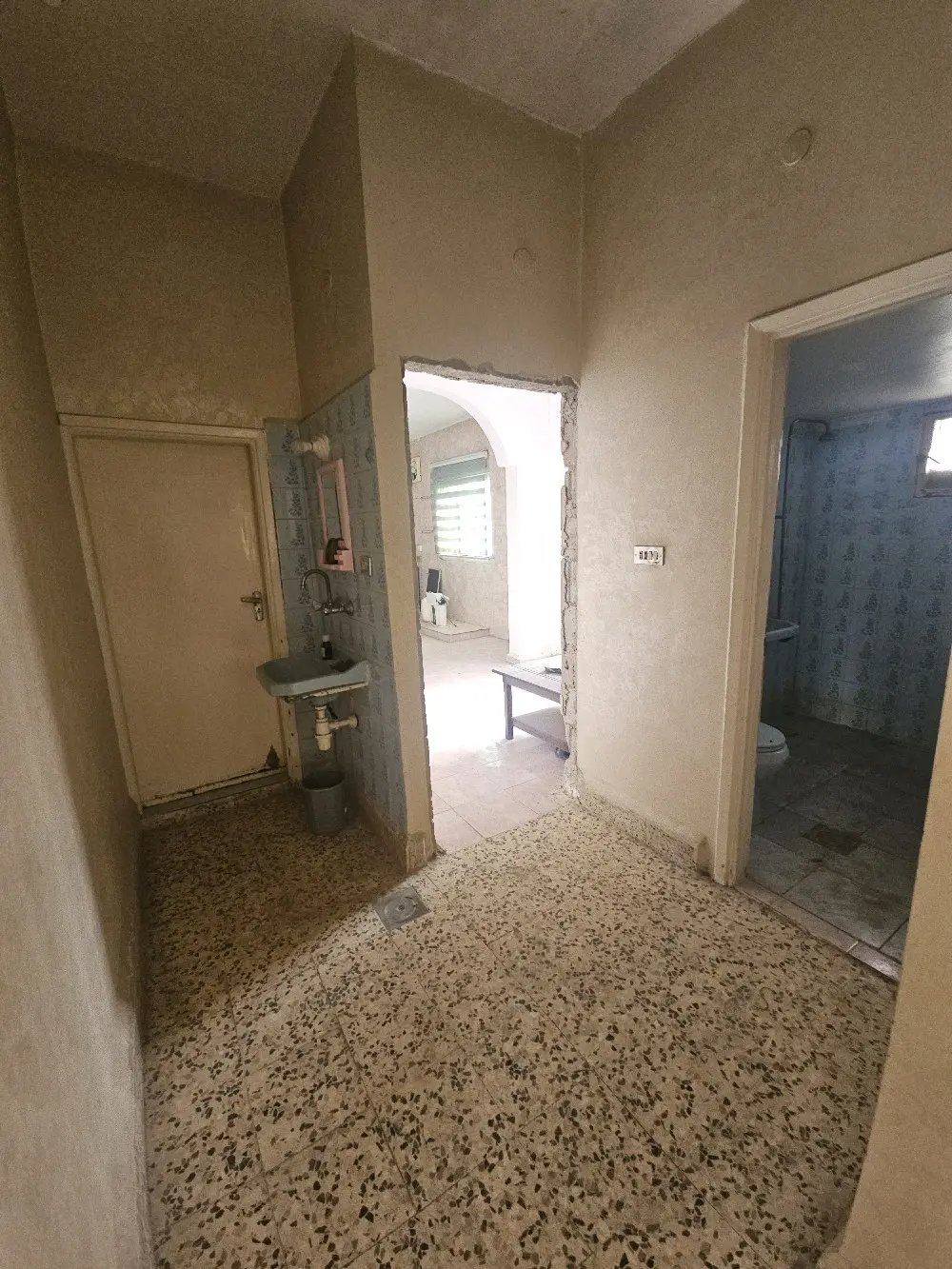 منزل مستقل منطابقين مع قطعة ارضجاهزة للبناءعلى الشارع