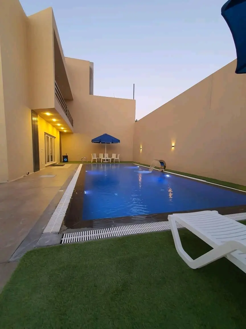 فرصة استثمارية 4 شاليهات متلاصقة للبيع جديدة