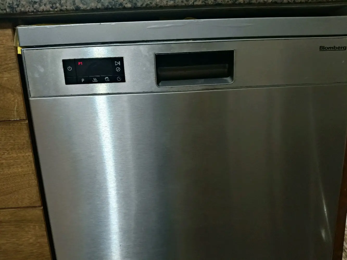 جلاية صحون بلومبيرج تركية الصنع بحالة الوكالة