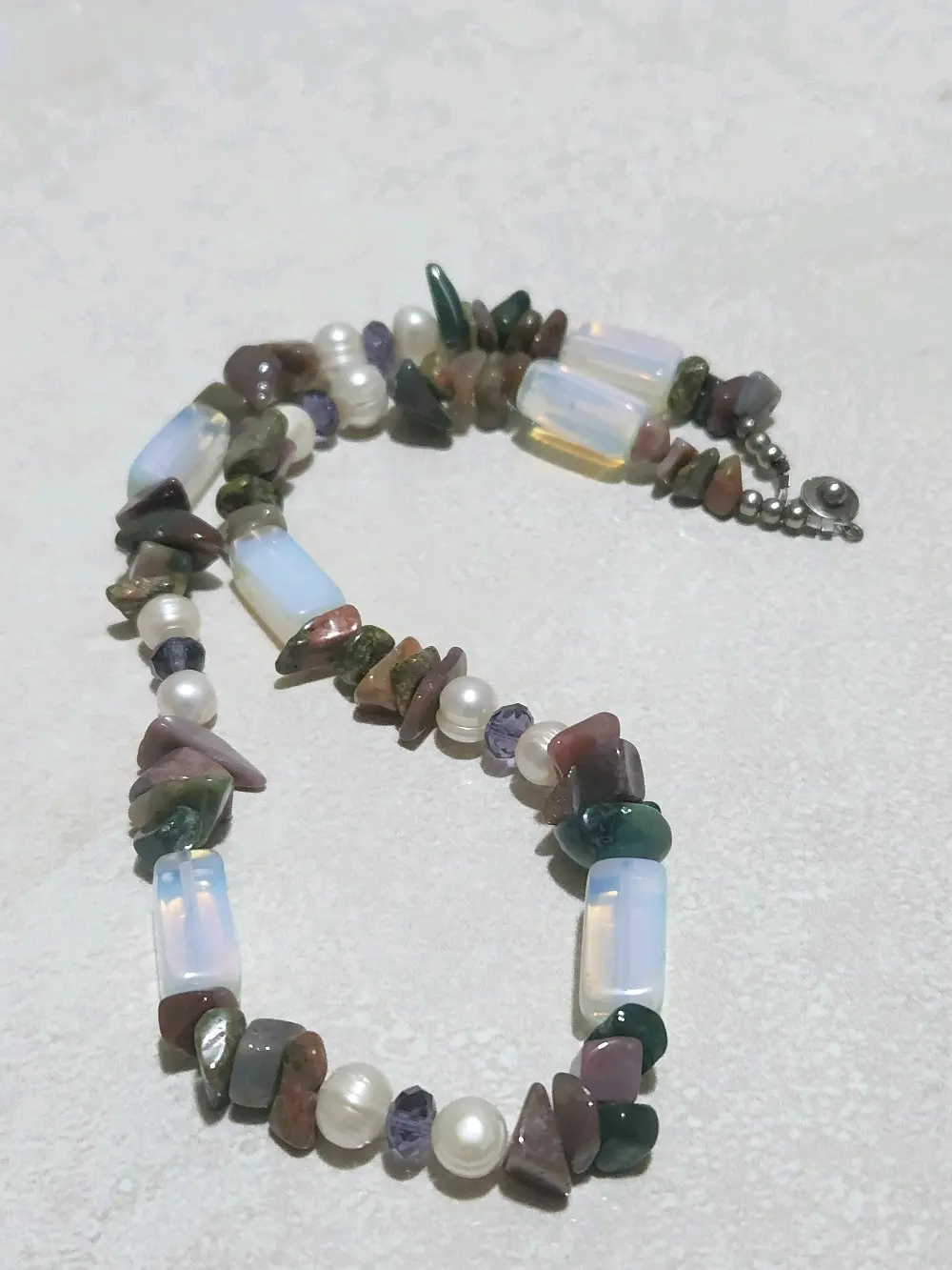 قلادة تشكيلة من الاحجار الطبيعية