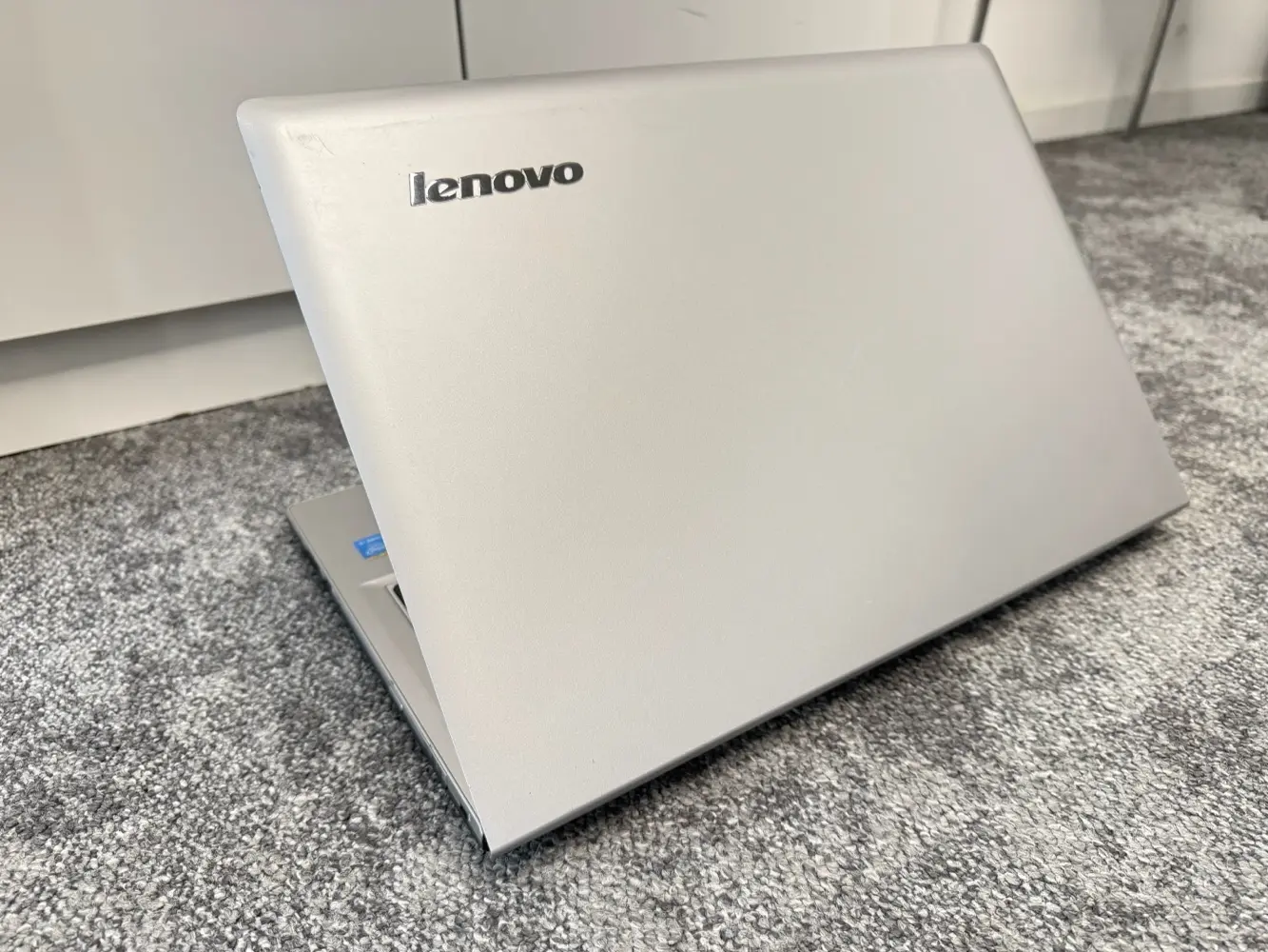 Laptop Lenovo لاب توب