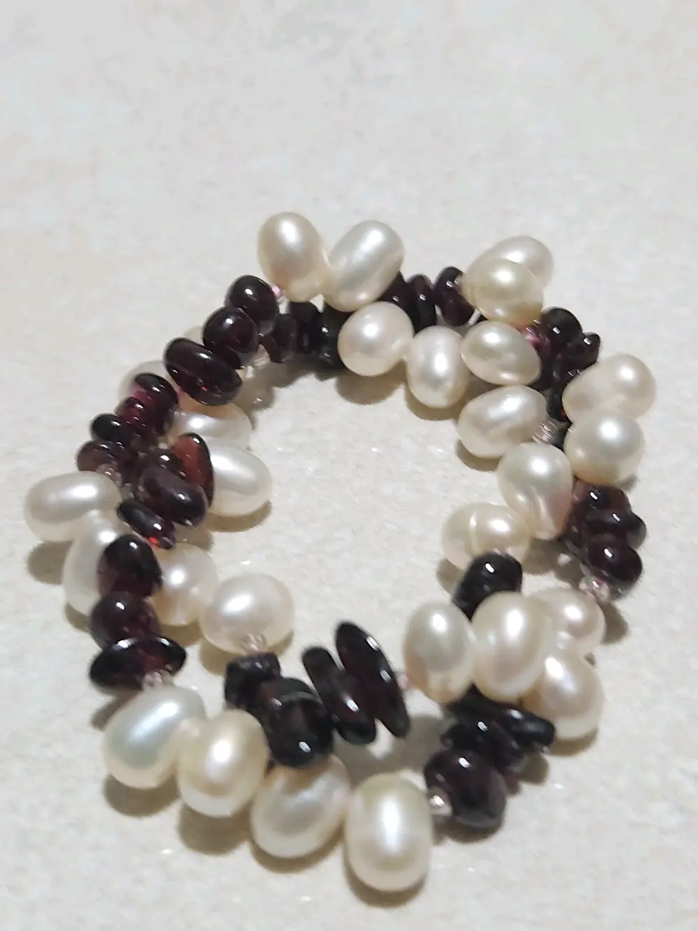 حجر جارنيت ألماندين واللؤلؤ الطبيعي