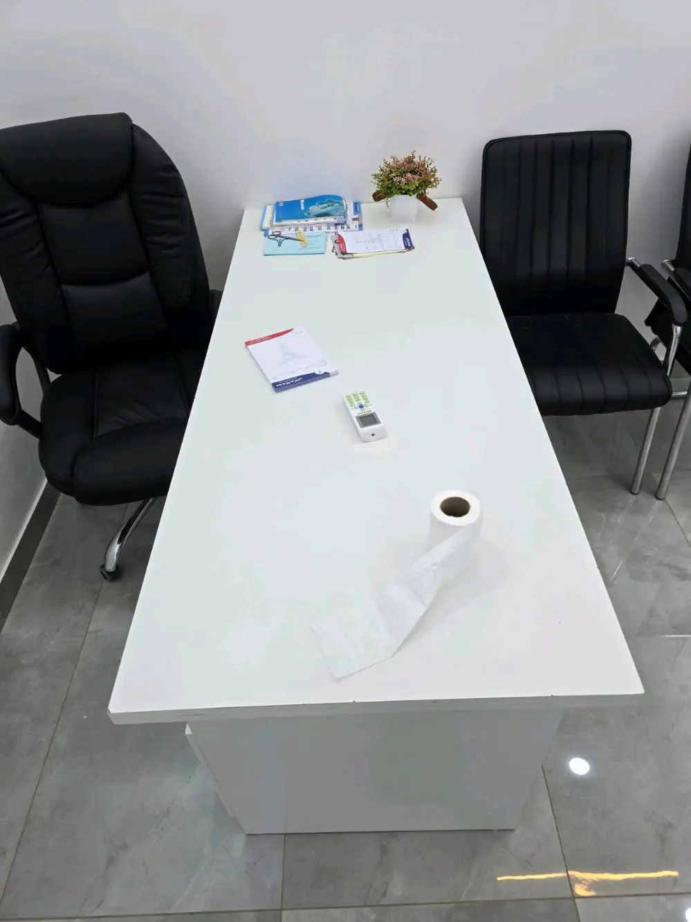 عيادة طب أسنان وطب عام حديثة  للبيع بسعر حرررق