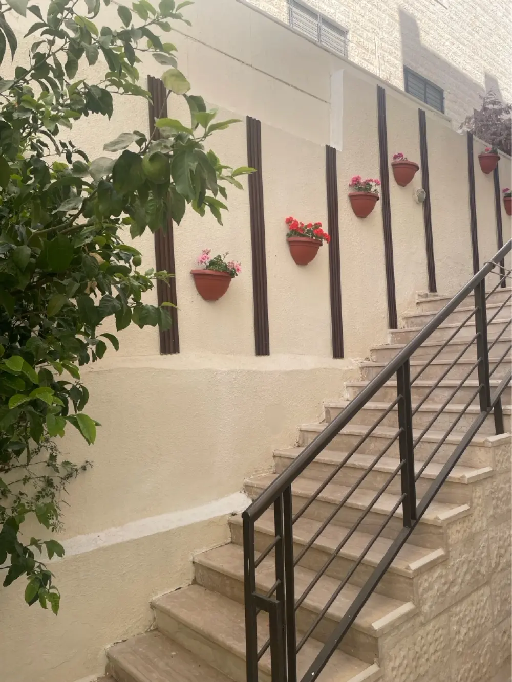 شقة ارضية دوبلكس بافخم وارقى مناطق ام اذينة من المالك