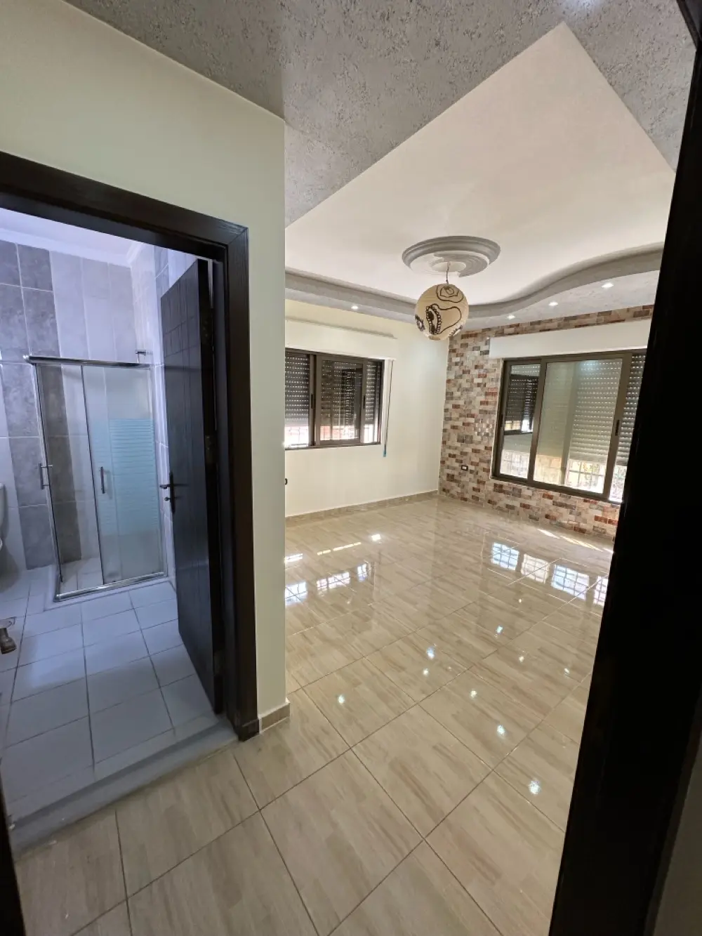 شقه مميزه للايجار قرب اسواق MK الراهبات الورديه/مساحه 165 مناسبه للطلبه الوافدين