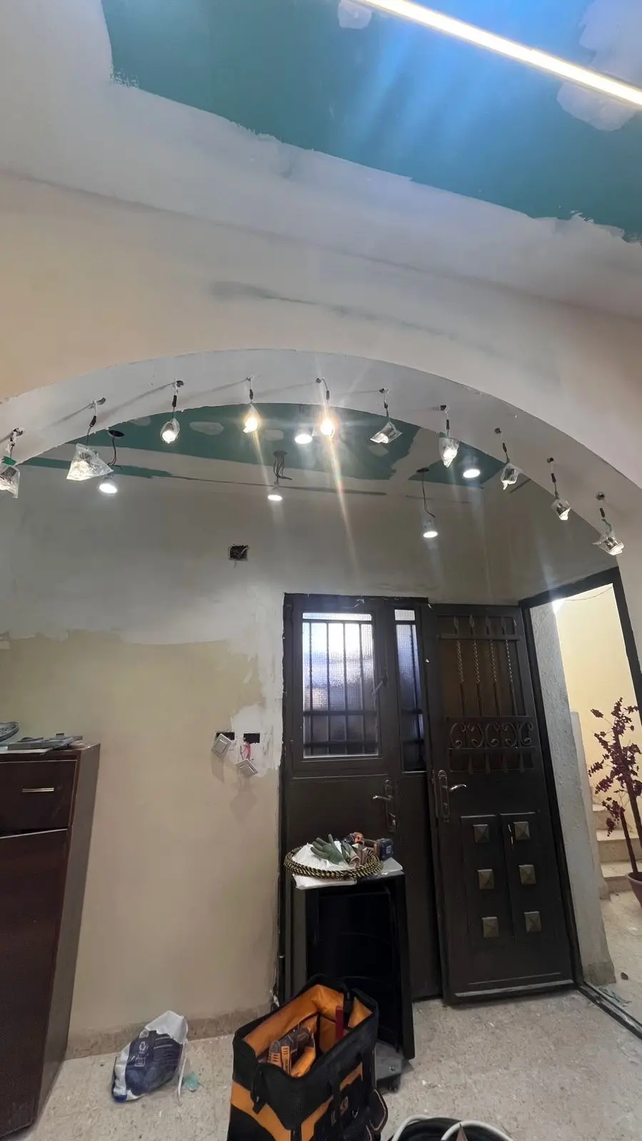 كهربجي صيانه تركيب تمديدات كمرات مراقبه صوتيات شبكات نت