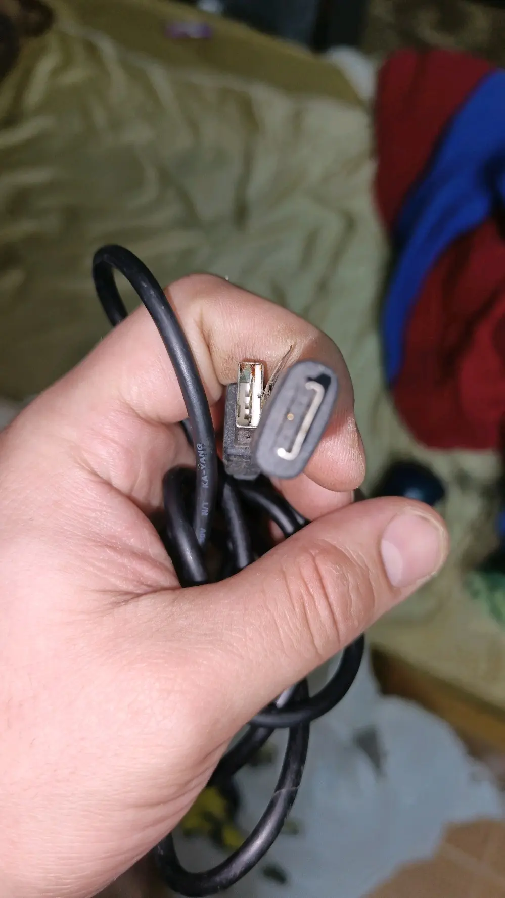 كيبلات و محولات و شواحن  للبيع