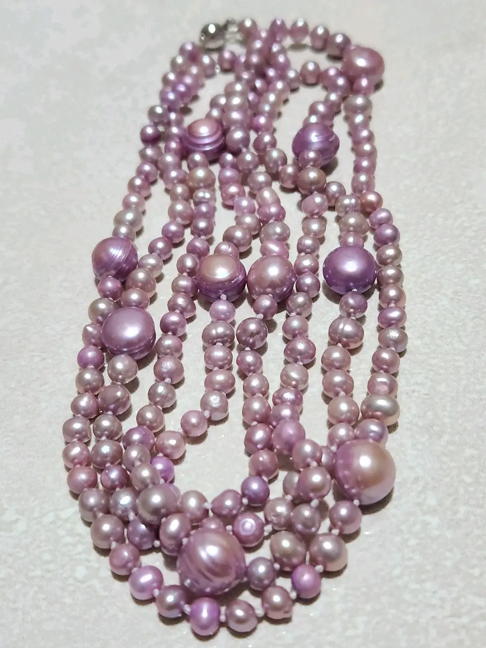 قلادة من اللؤلؤ العذب