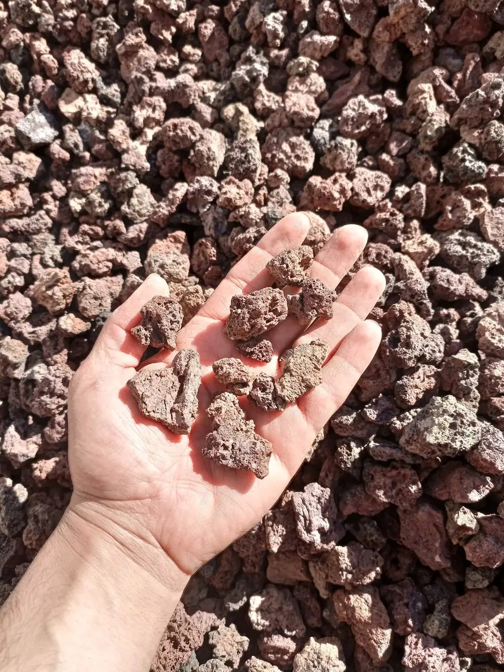 توف بركاني للحدائق و جميع اعمال الديكور بمقاسات و احجام مختلفة