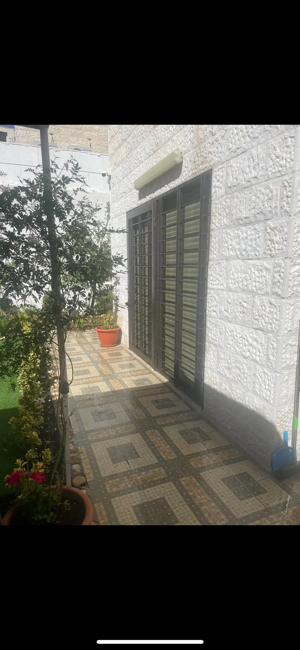 شقة ارضية دوبلكس بافخم وارقى مناطق ام اذينة من المالك