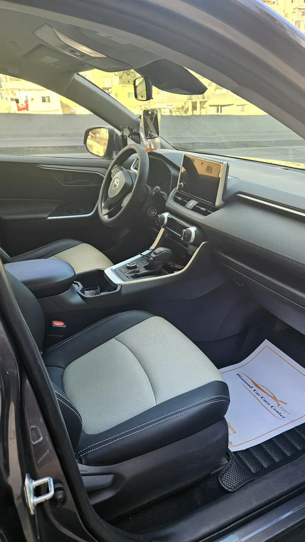 تويوتا راف 4 موديل 2024 LE   4*4 بحالة الوكاله