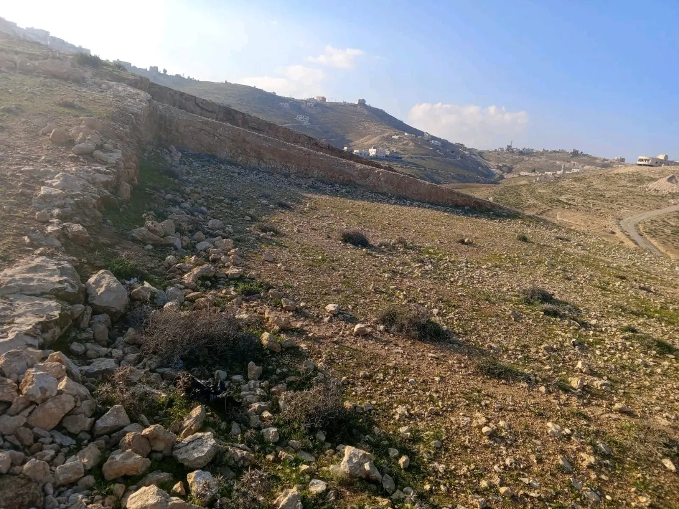 قطع اراضي للبيع مساحة 500 متر قوشان لكل قطعة