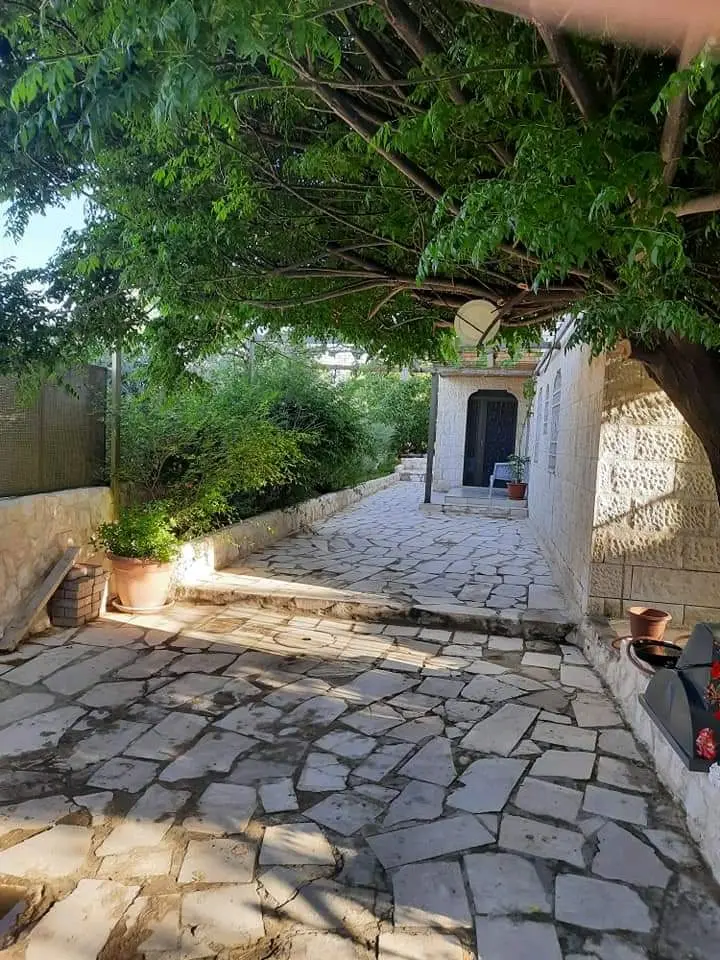 للبيع في ناعور حوض ام تينه