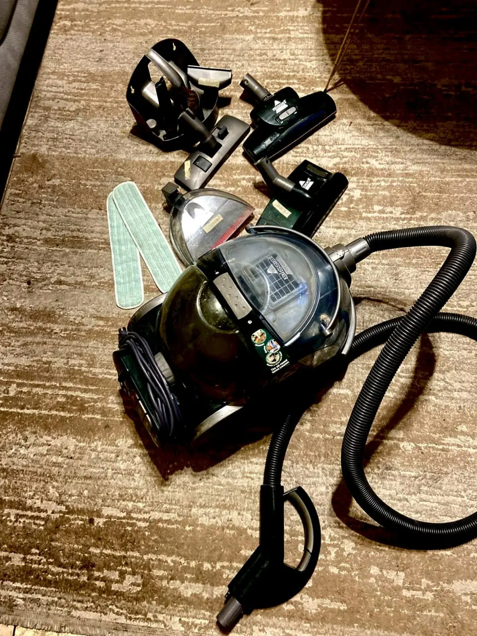 مكنسه كهرباء نوع بيسل الامريكيه استخدام 3 شهور بحاله الجديده