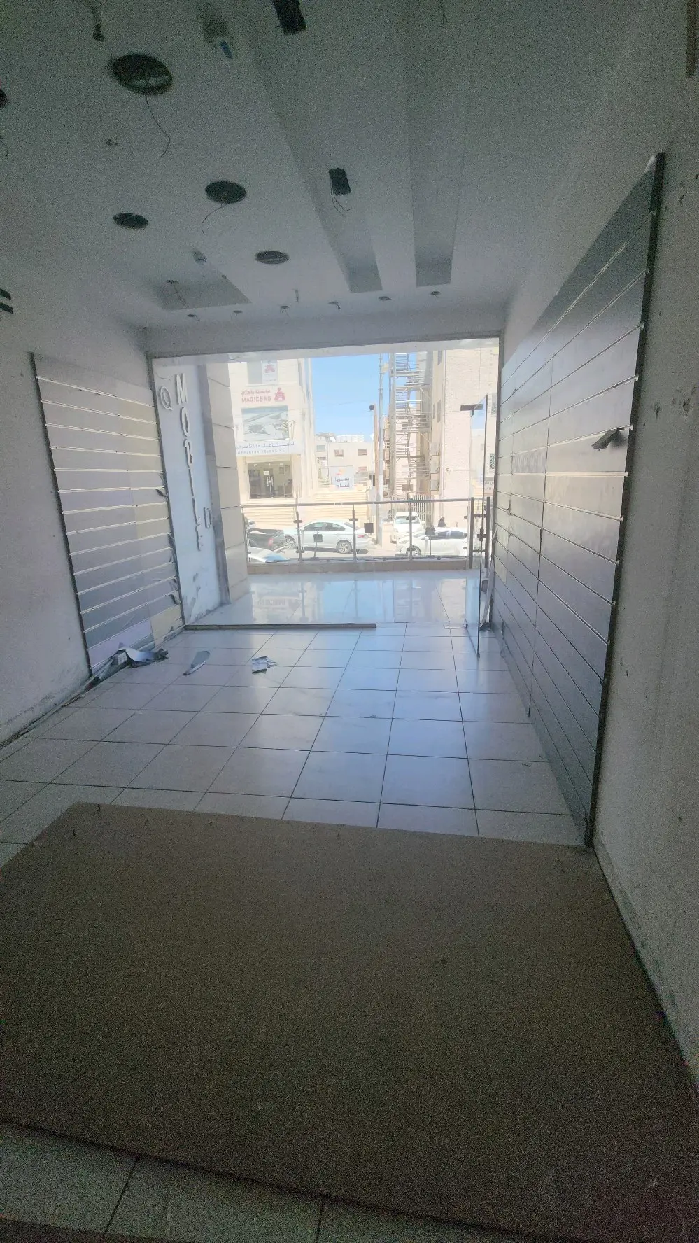 محل بموقع مميز ملاصق لأمنية وهايبرماكس