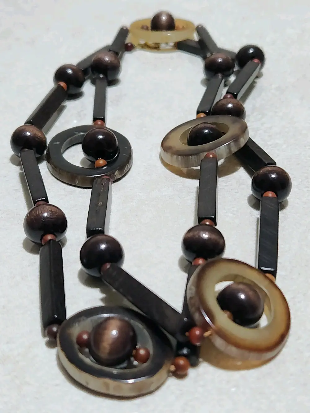 قلادة من حلقات الخرتيت