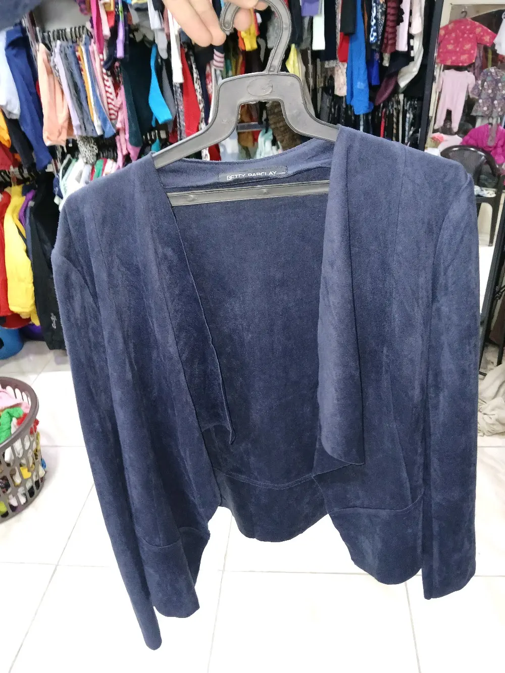 شروة ملابس اوروبية شتوية ستاتي واطفال 1000 قطعه بسعر مغري جدا