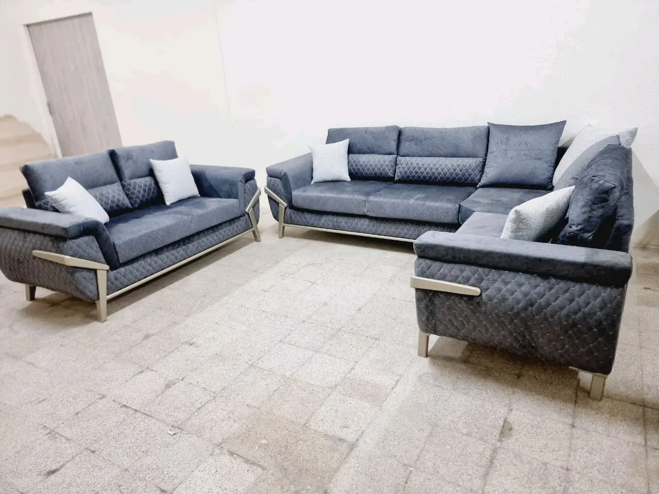 اطقم كنب وكورنر موديلات حديثه خشب سويد 2,5 اسفنج دانلوب قماش وتربروف مكفول3سنوات