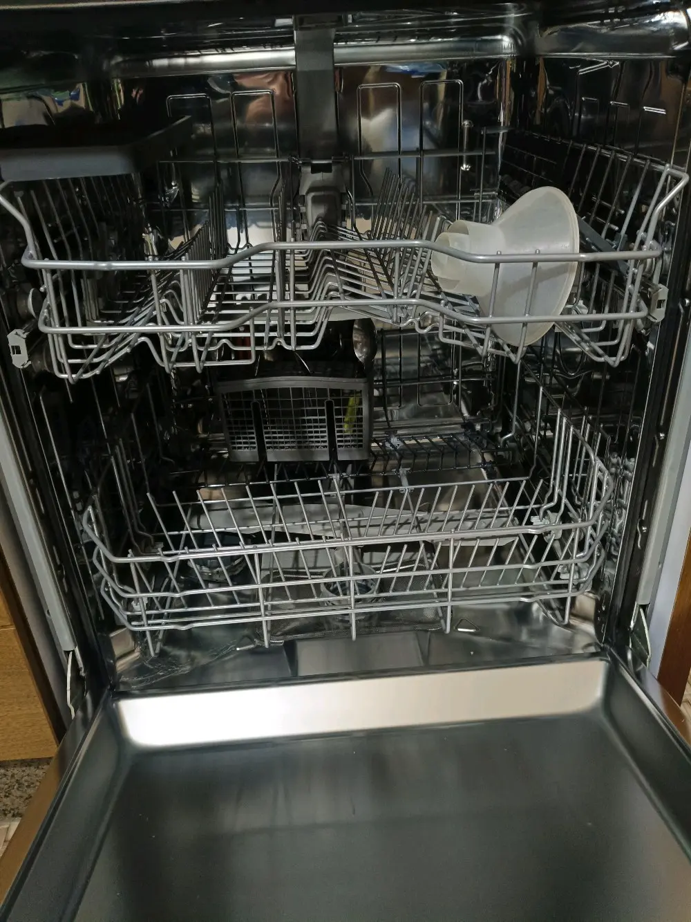 جلاية صحون بلومبيرج تركية الصنع بحالة الوكالة