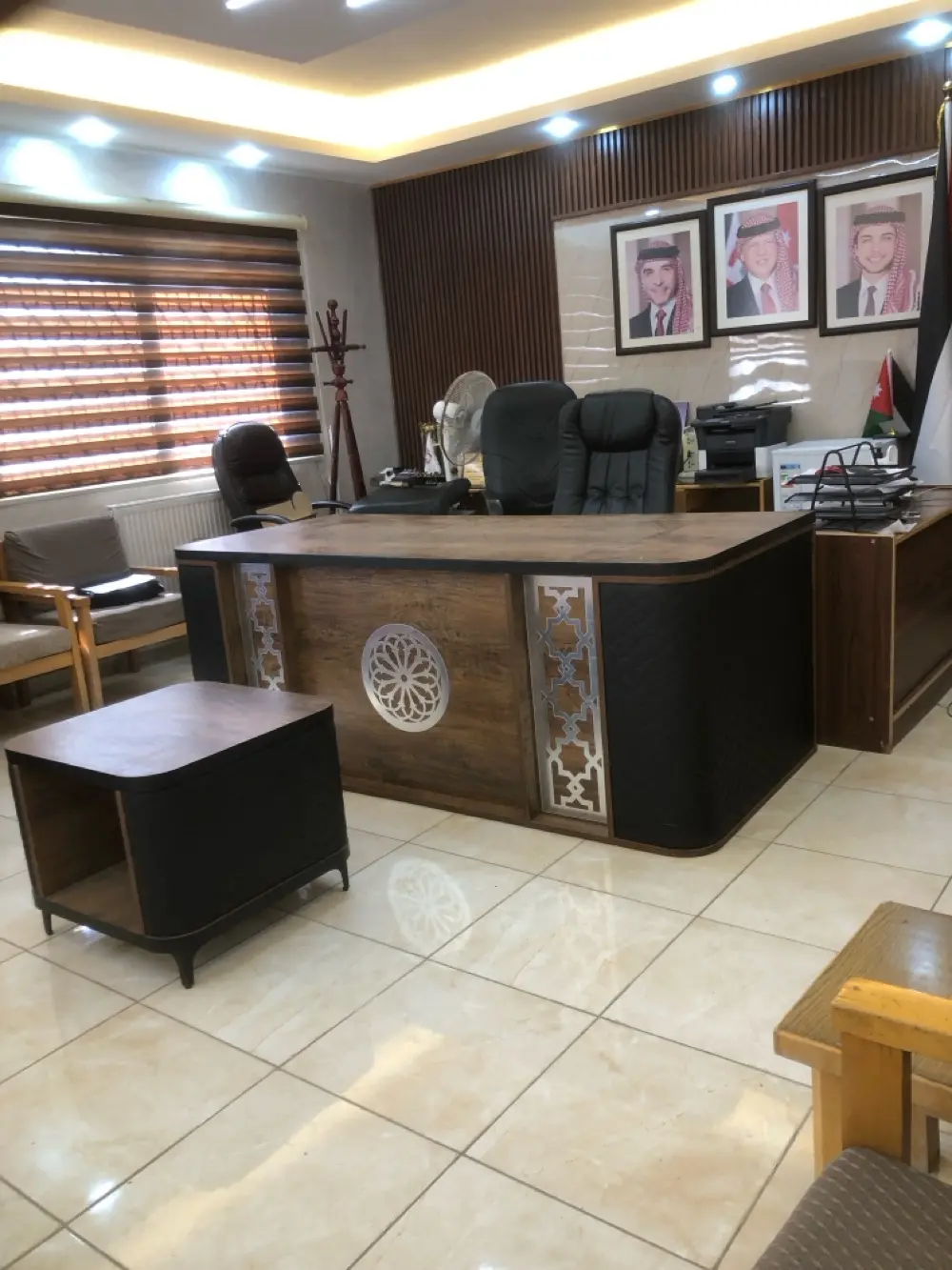 القباني للاثاث المكتبي