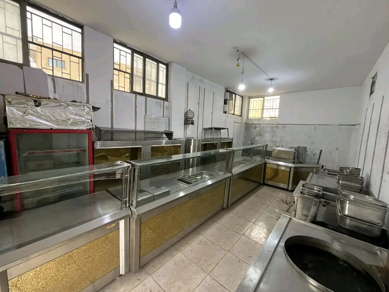 عدة مطعم كامله للبيع