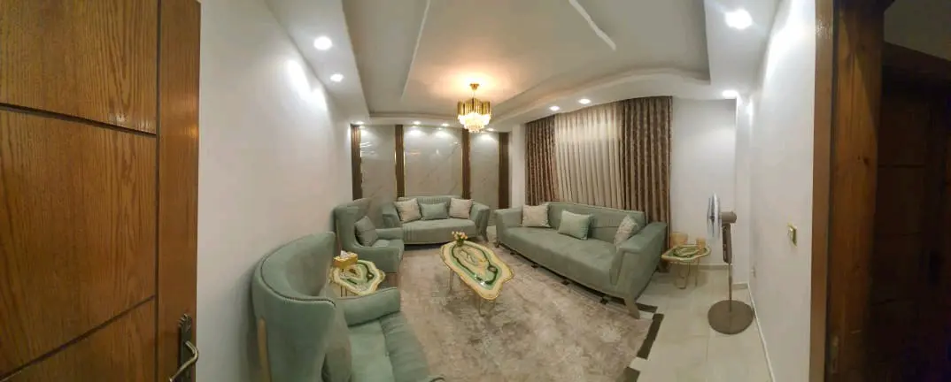 شقة سوبر ديلوكس بناء حديث ، نادي السباق شيك المطار