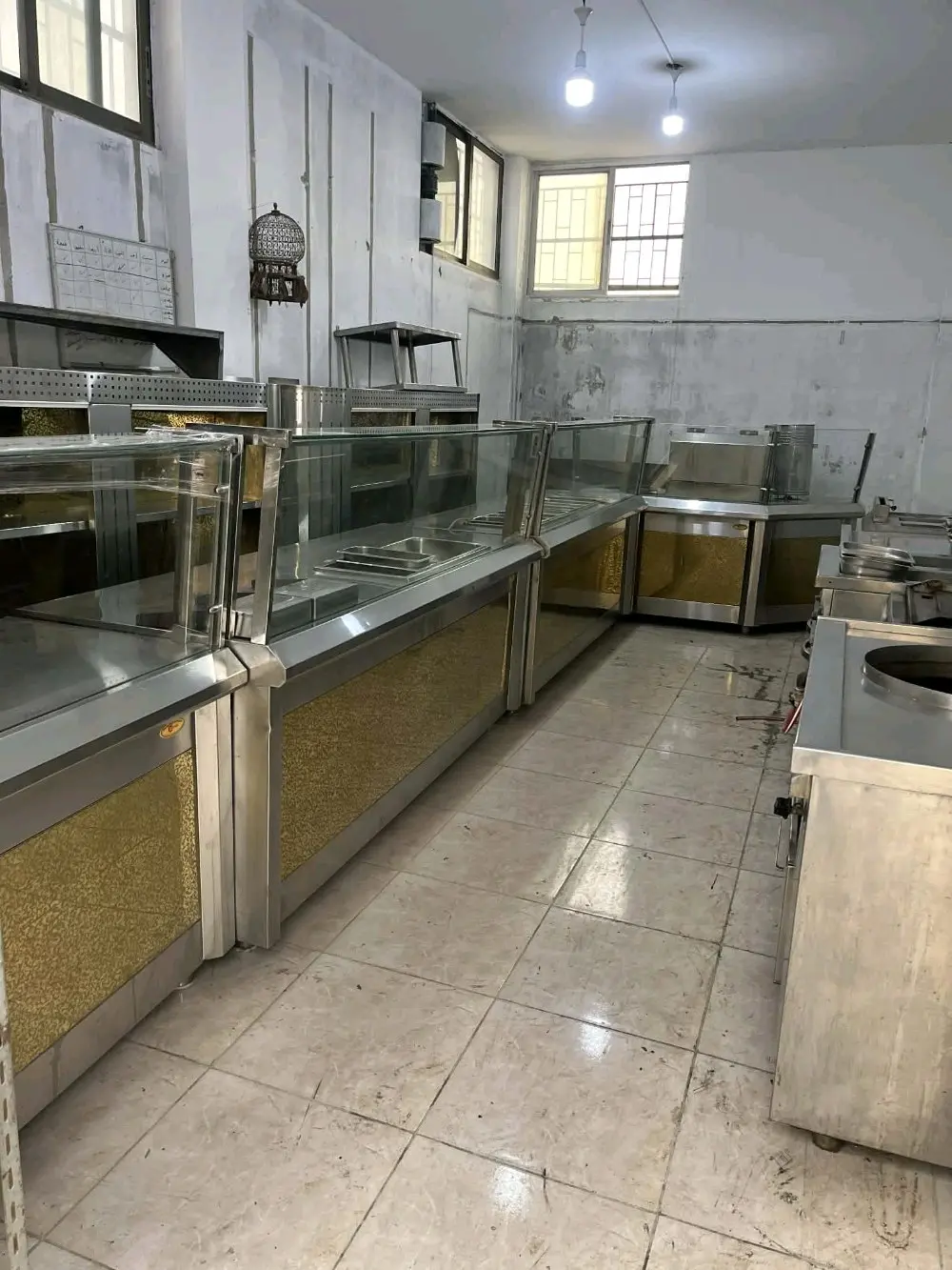 عدة مطعم كامله للبيع