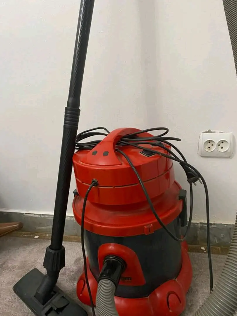مكنسه كهربائيه شفط مياه و تنظيف سجاد