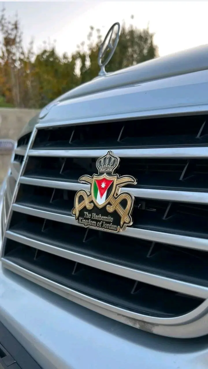 شعار الاردن حديد ثقيل مع قفول ضد السرقه