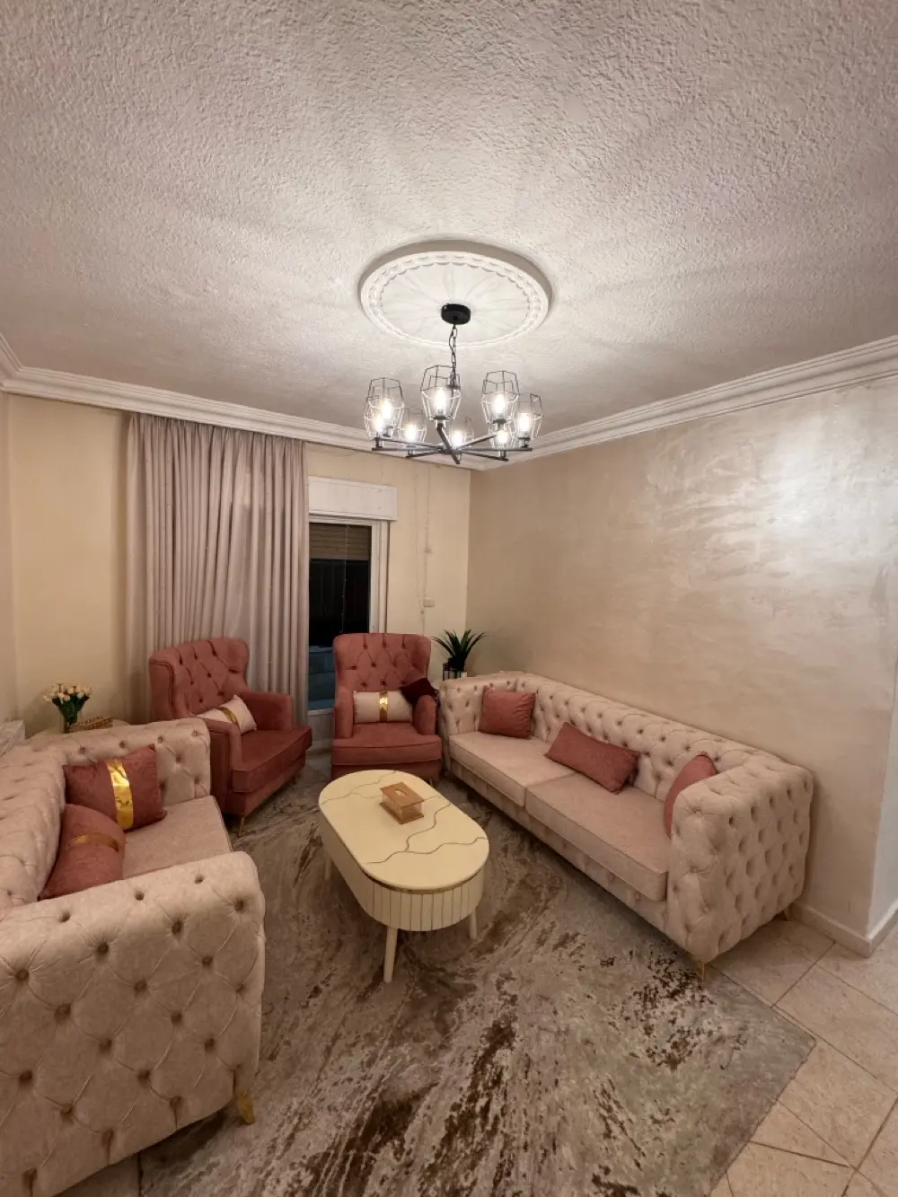 شقه طابق اخير وروف في الجبيهه الغربي بسعر مميز