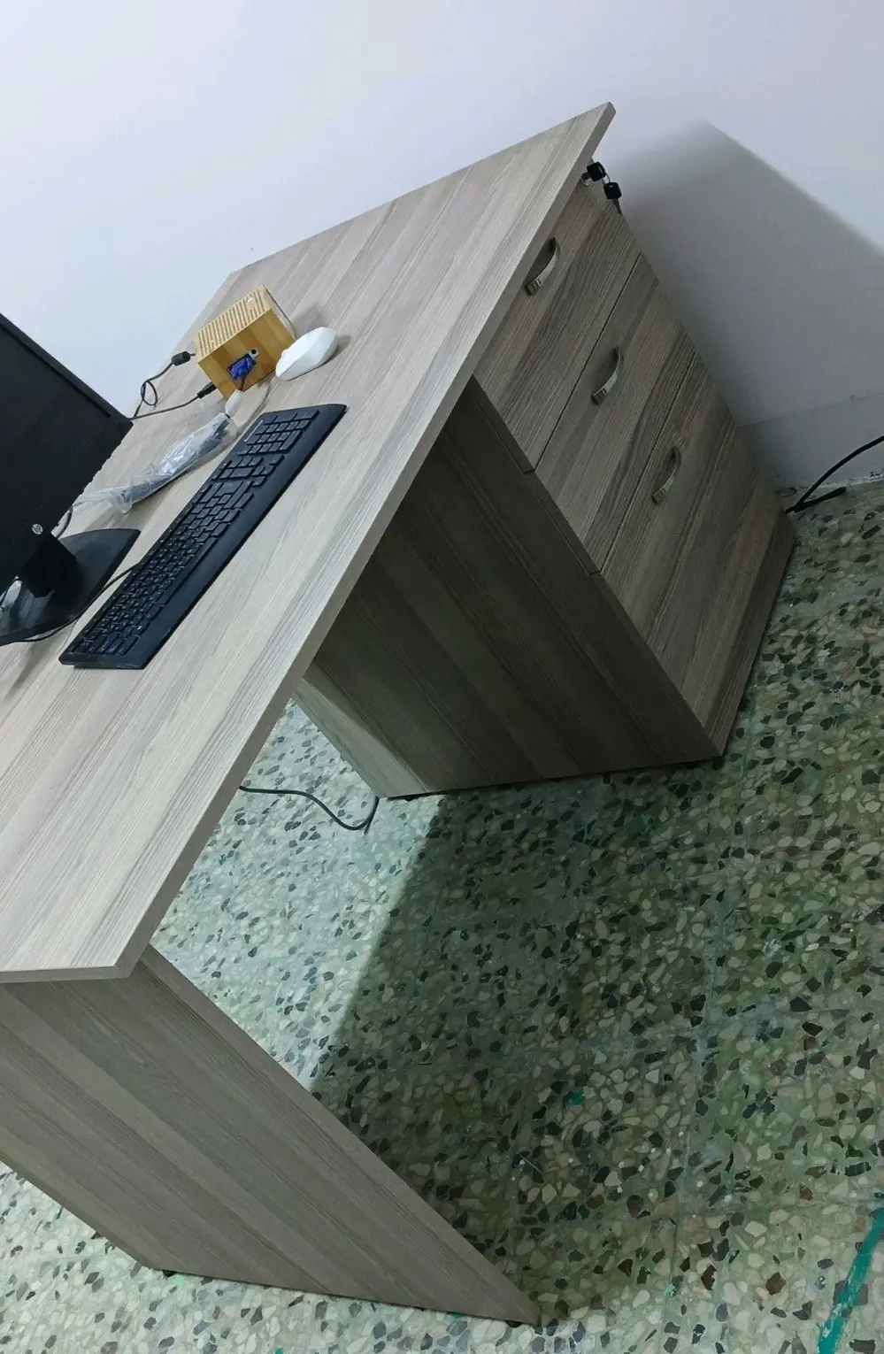 مكتب "سوبر كواليتي" خشب لامينيت 18 ملم – متانة تدوم!