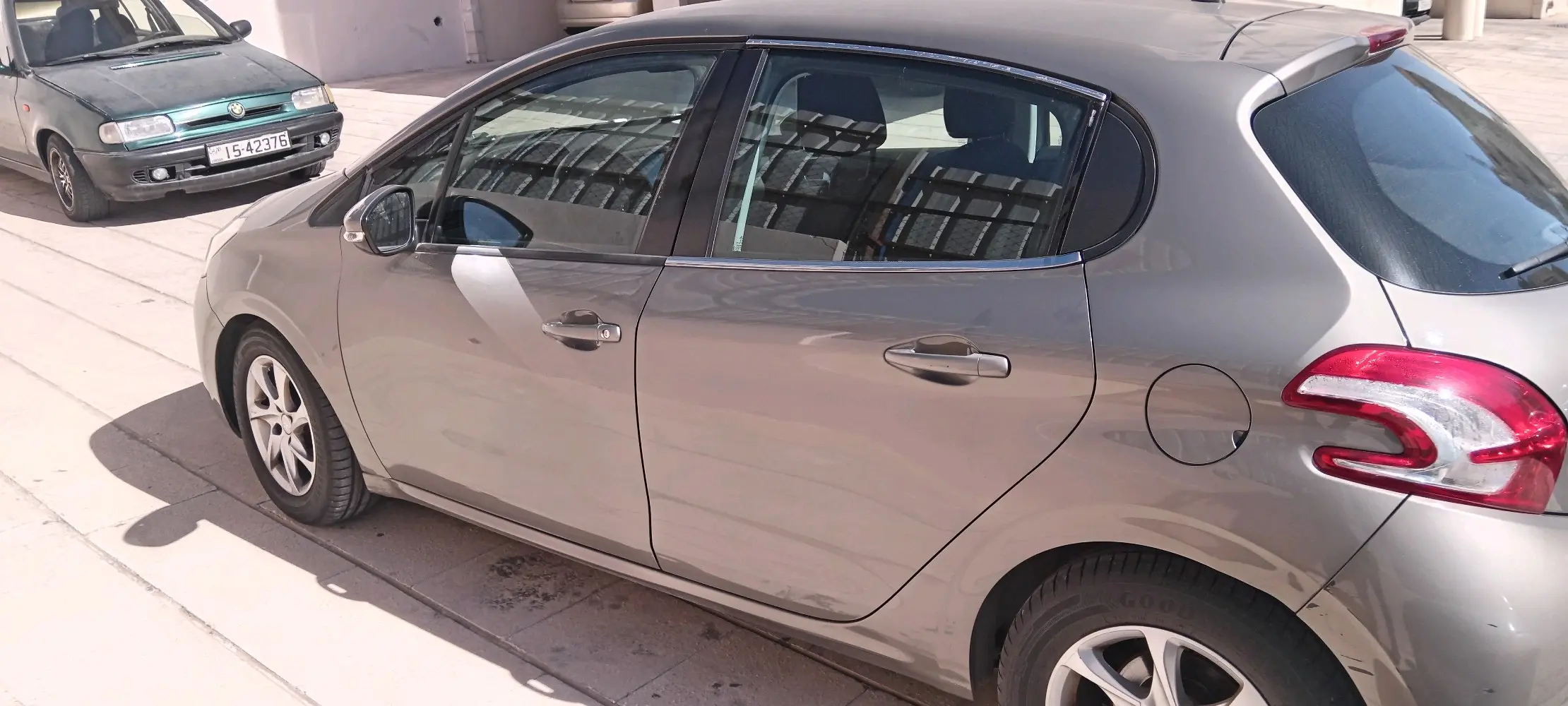 بيجو 208 للبيع موديل ٢٠١٥