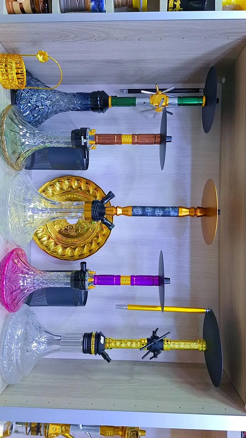 محل مستلزمات تدخين ومعسل يعمل بشكل ممتاز