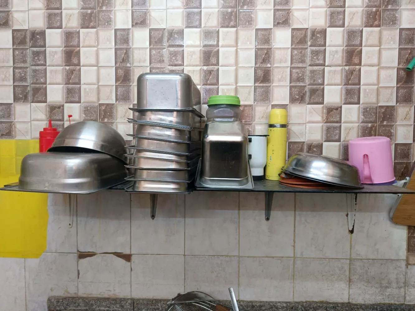 عدة مطعم كاملة