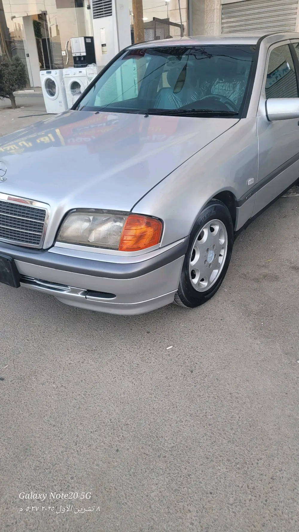 بسم الله الرحمن الرحيمللبيمرسيدس بنز C200 موديل 1997 أصلي لون سلفرماتور 2000cc ا