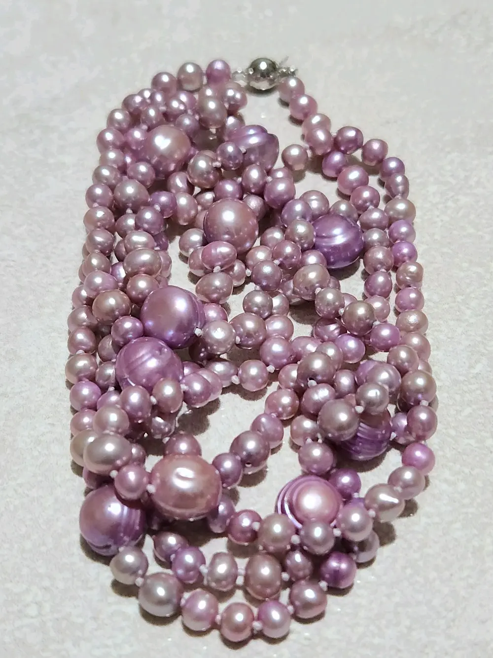 قلادة من اللؤلؤ العذب