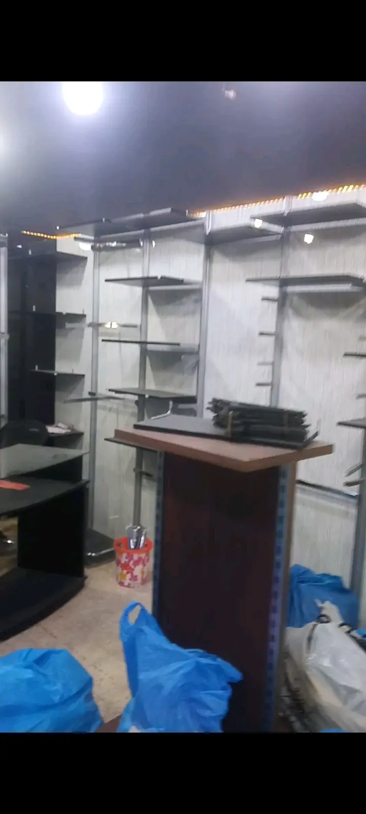 ديكور محل للبيع