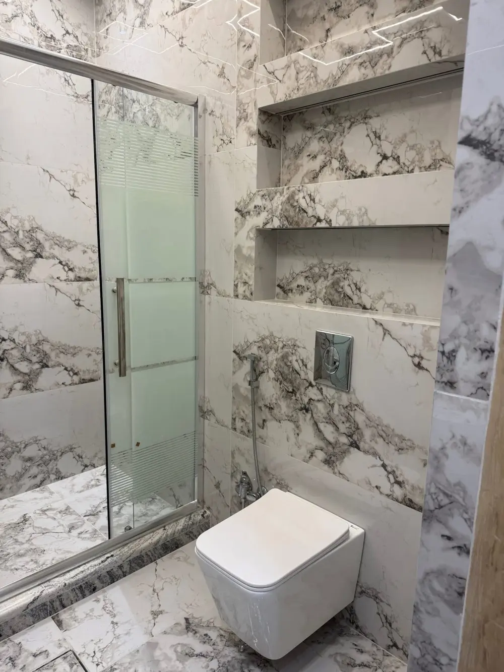 معلم بلاط محترف