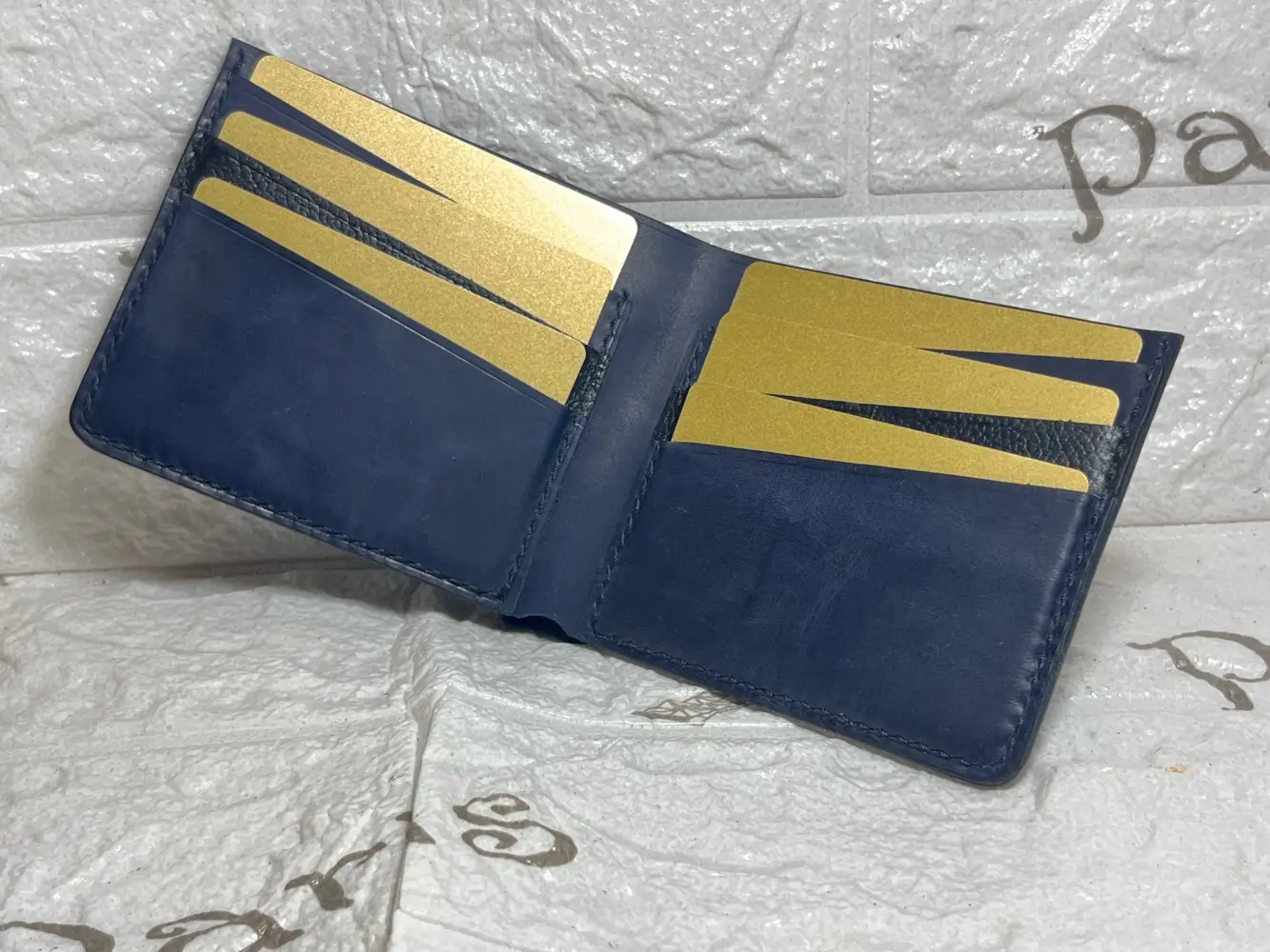 محافظ جلد طبيعي هاند ميد