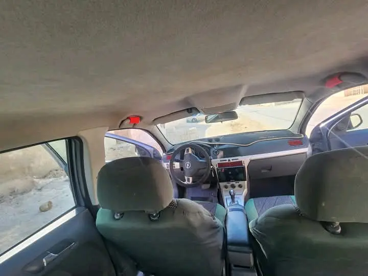 اوبل استرا ٢٠٠٨ opel astra 2008