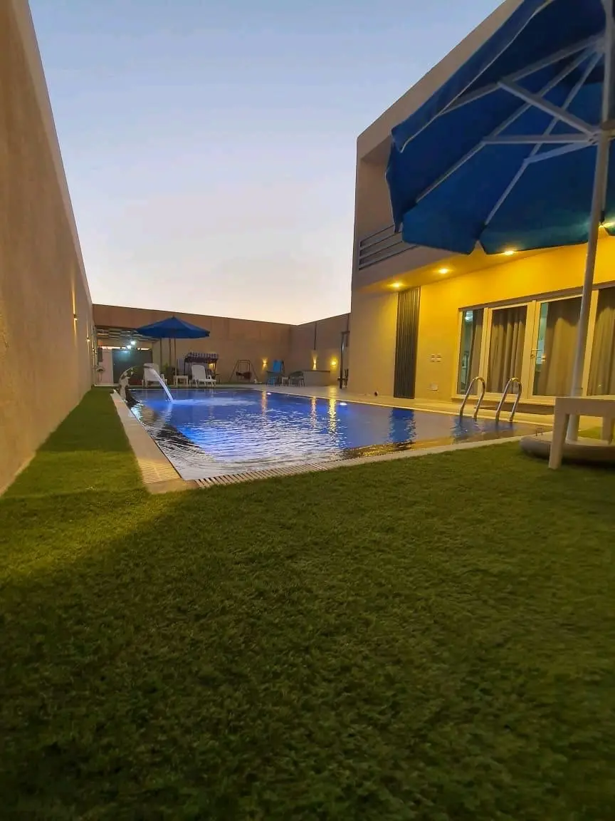 فرصة استثمارية 4 شاليهات متلاصقة للبيع جديدة