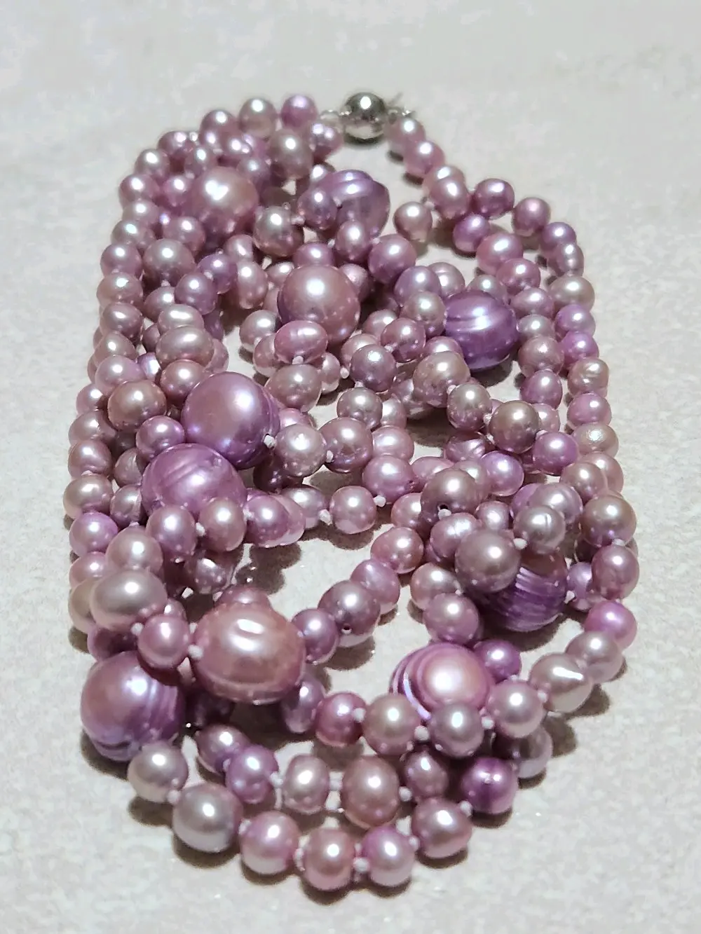 قلادة من اللؤلؤ العذب