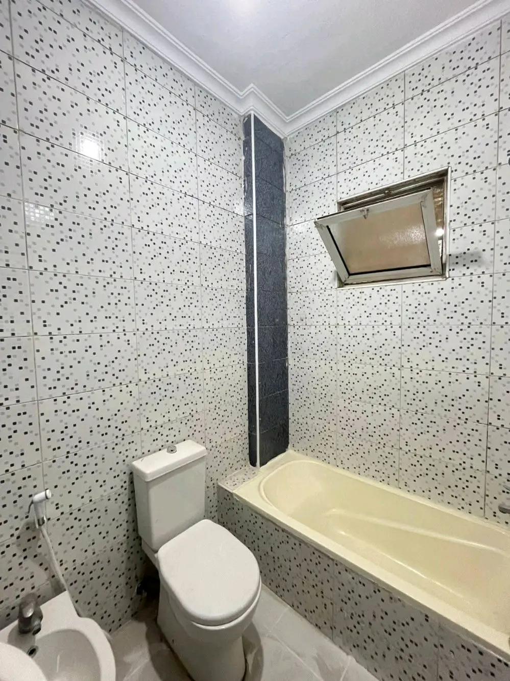 شقه طابق ثالث للبيع مساحه 120 م