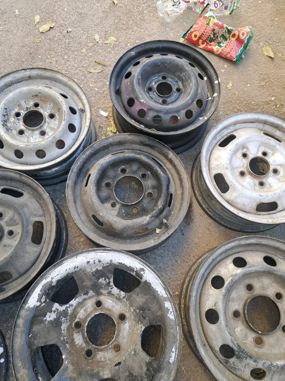 جنطات مشكلة للبيع كامل العدد ٢٣ جنط السعر 70دينار